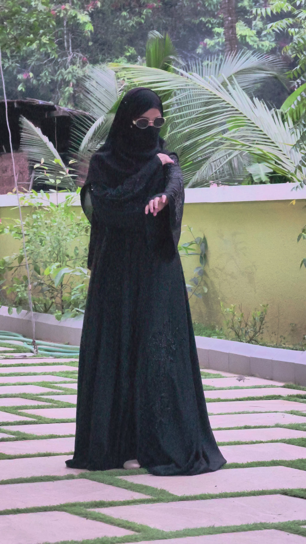 Designer Wear Stone Work Abaya