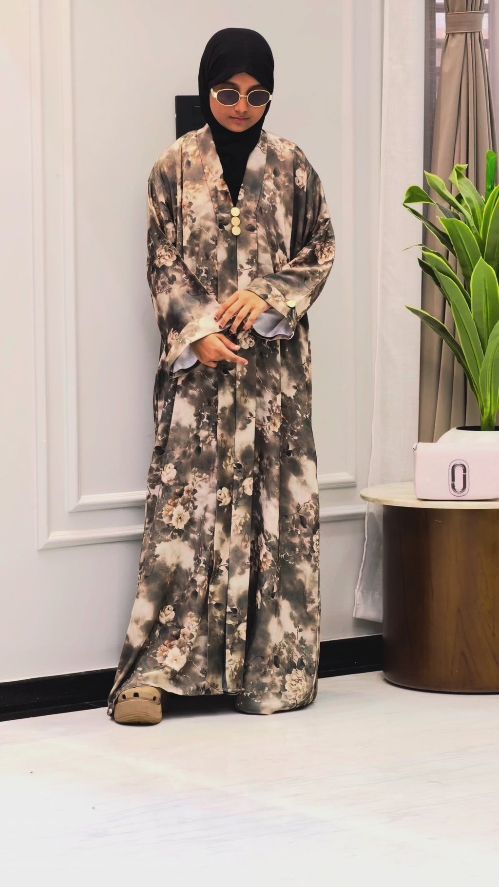 Modern Floral Printed Abaya – Luxury in Every Detail