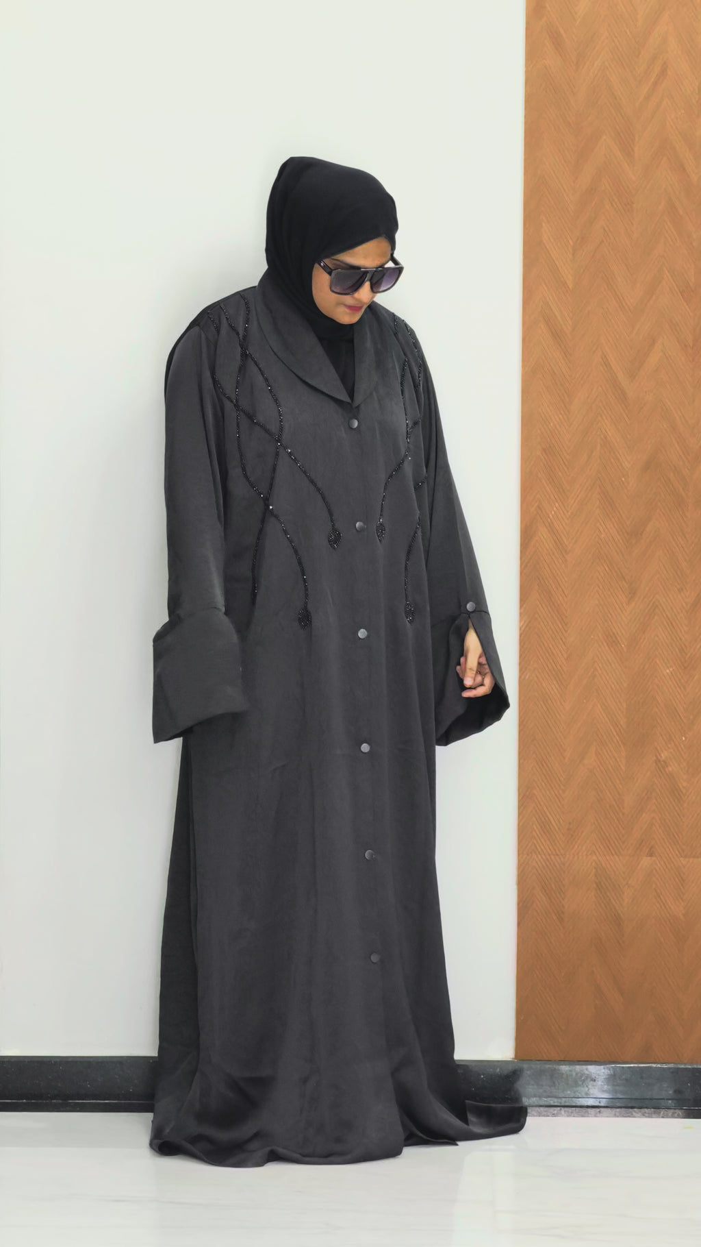Round Lapel Stonework Abaya – Luxury in Every Detail