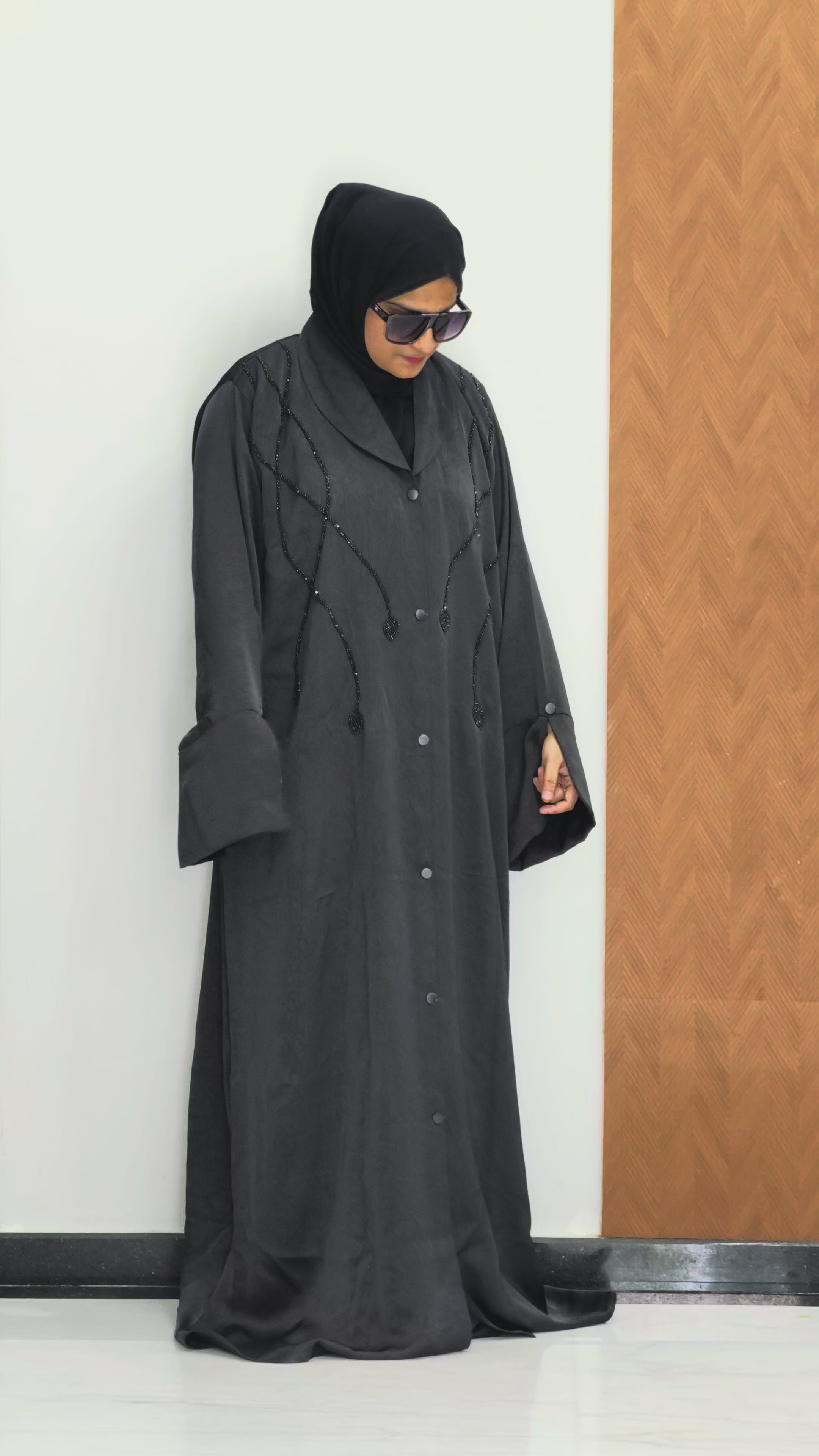 Round Lapel Stonework Abaya – Luxury in Every Detail