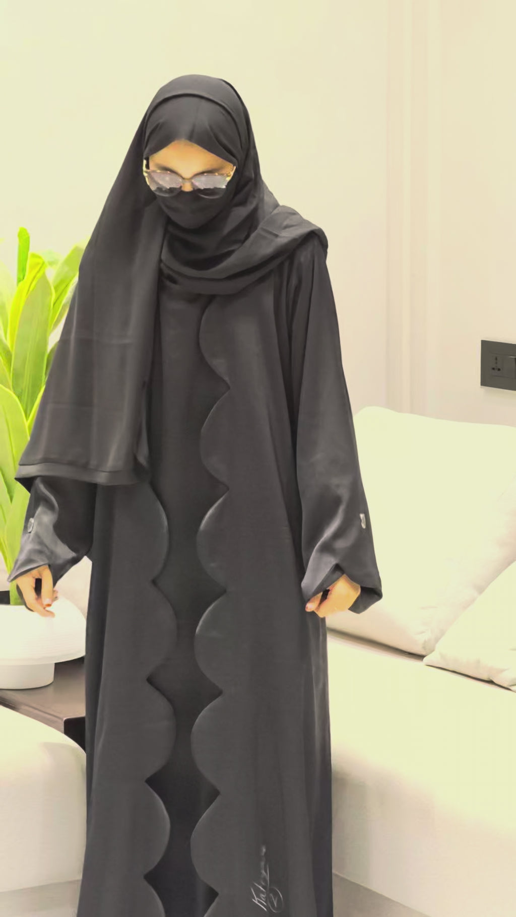 Simple Unique Black Semicircle Design Abaya