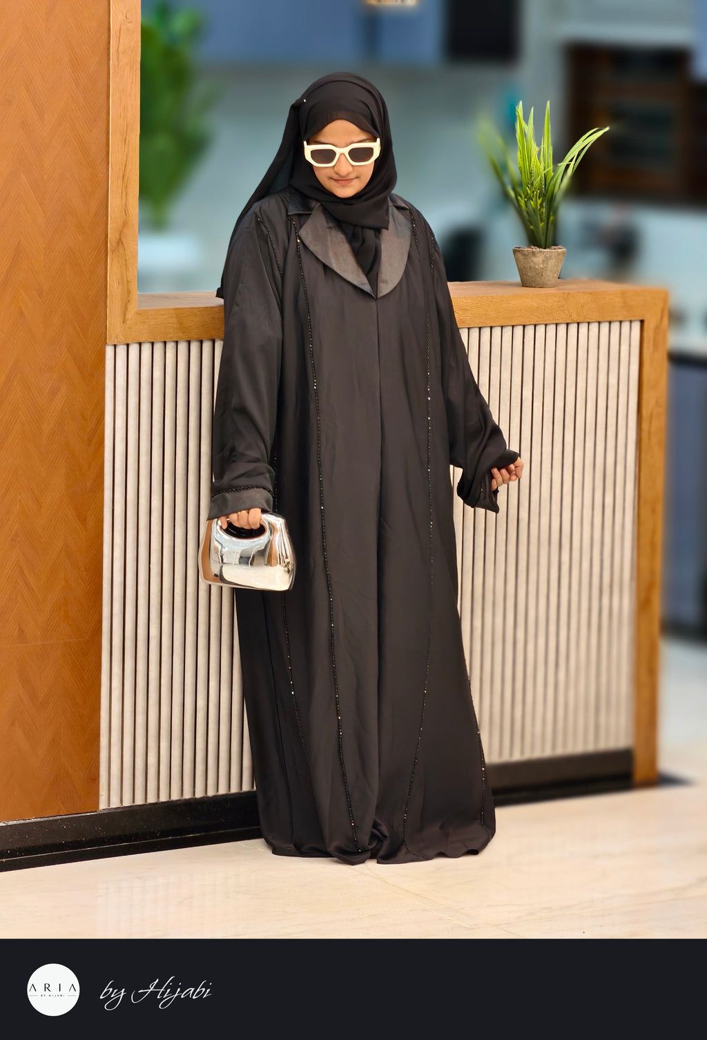 Luxury Oval Lapel Abaya