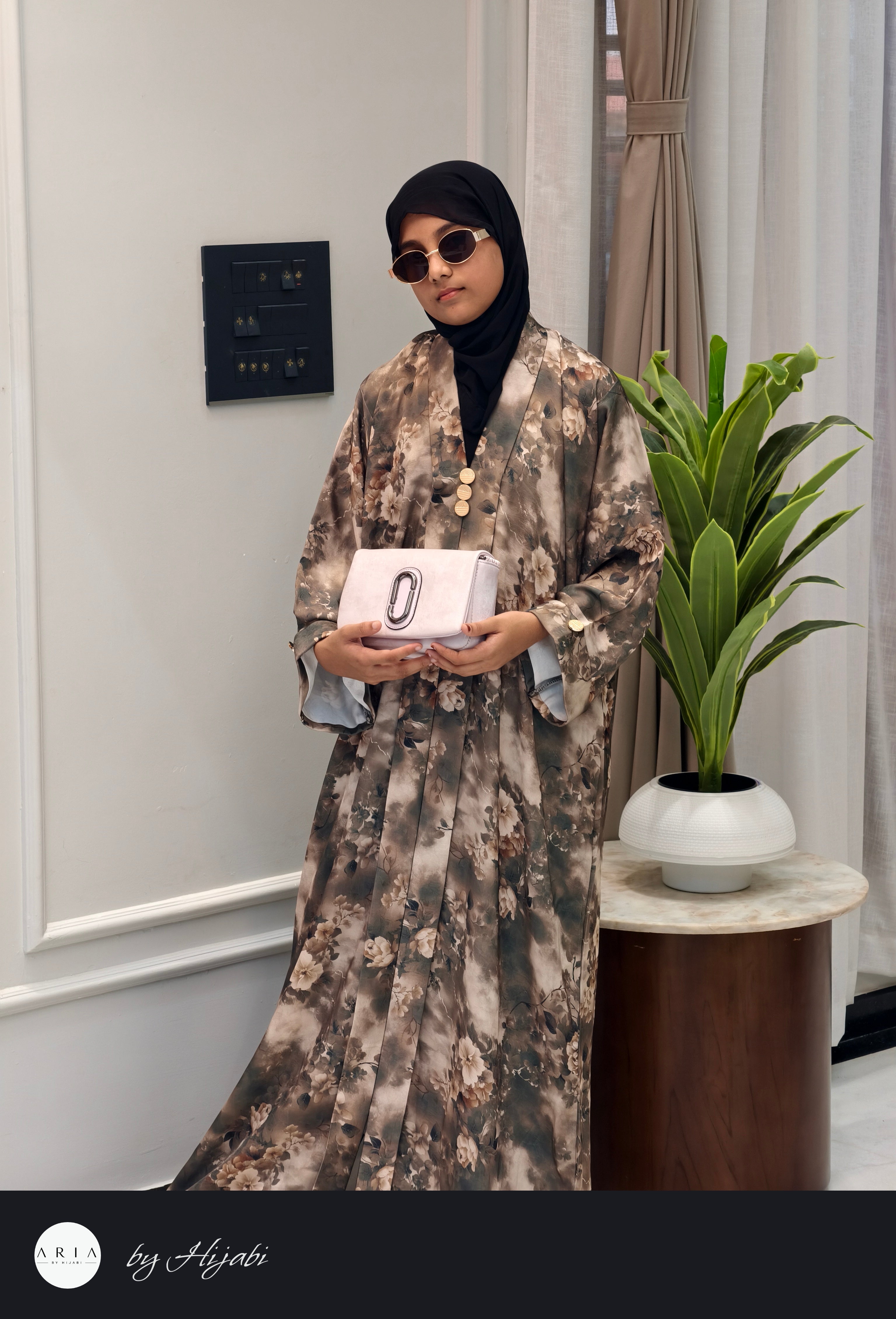 Modern Floral Printed Abaya – Luxury in Every Detail