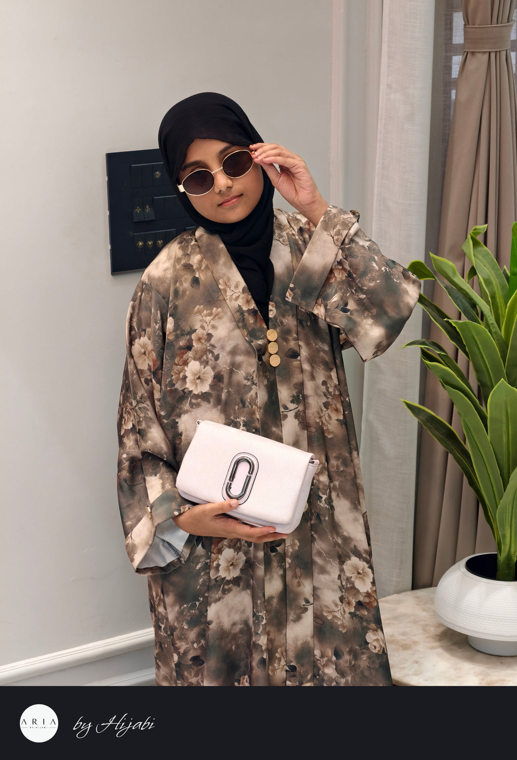 Modern Floral Printed Abaya – Luxury in Every Detail