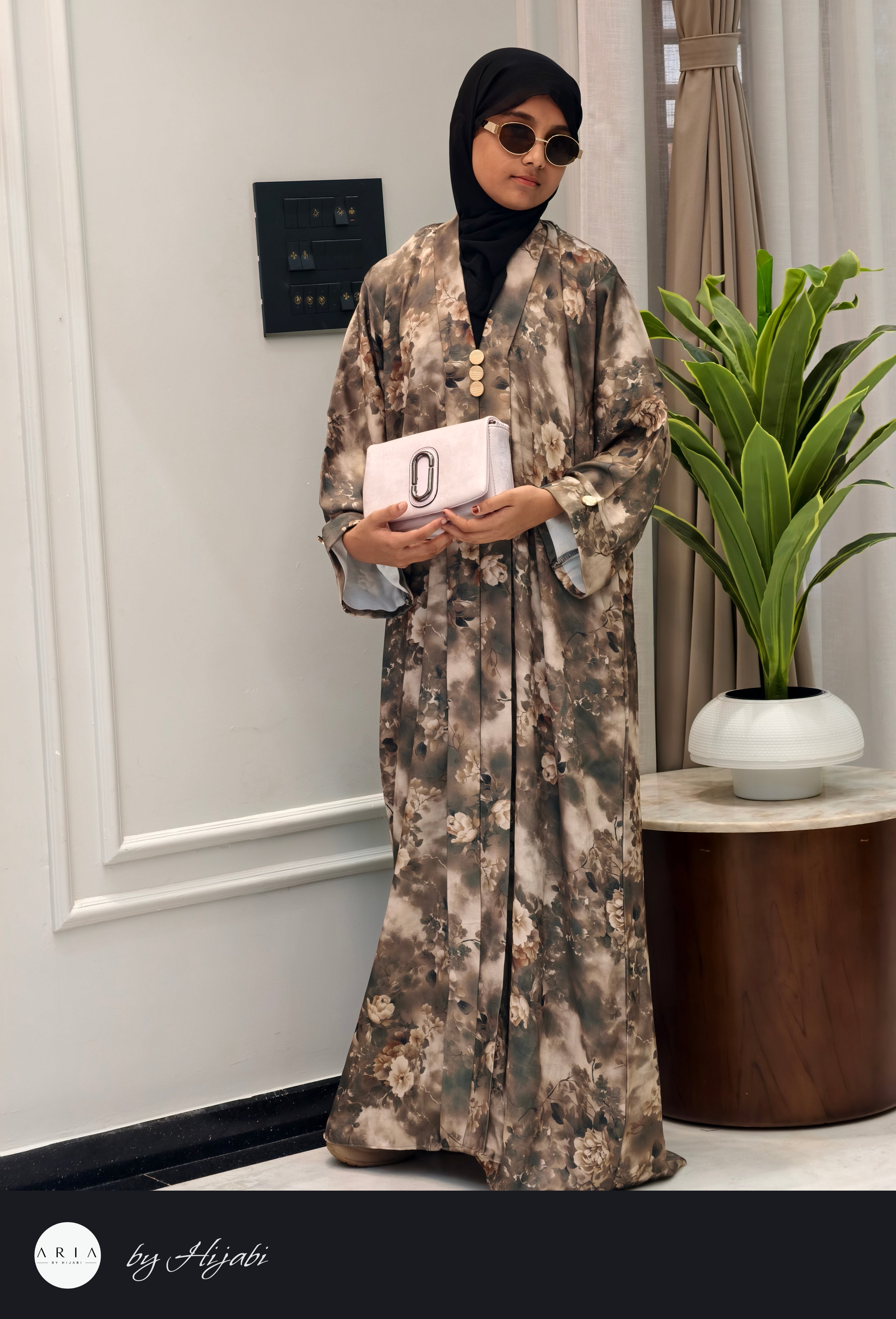 Modern Floral Printed Abaya – Luxury in Every Detail
