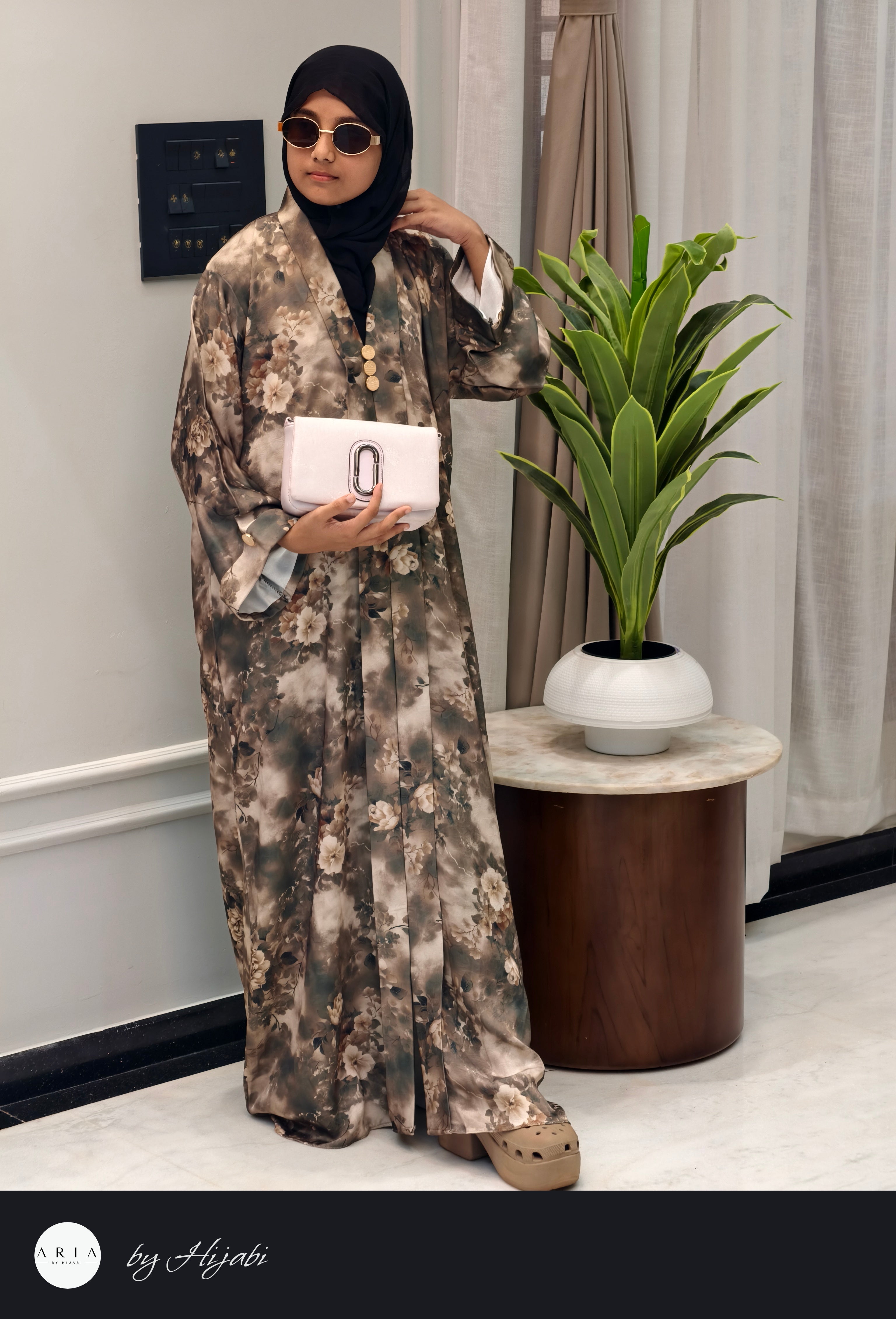 Modern Floral Printed Abaya – Luxury in Every Detail